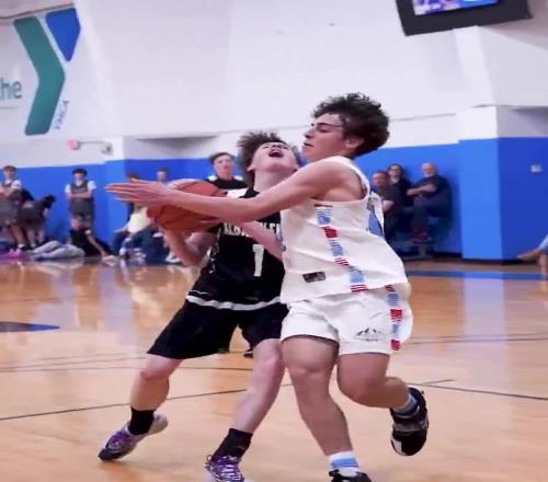 学的谁美记晒青少年比赛夸张造犯规：我将归咎于NBA