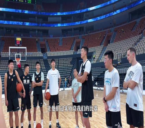 周鹏：只有1000观众看训练压力很大我喜欢在观众面前展示自己