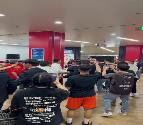 赛后浙江球迷与首钢方面也是发生冲突，首钢俱乐部已报警