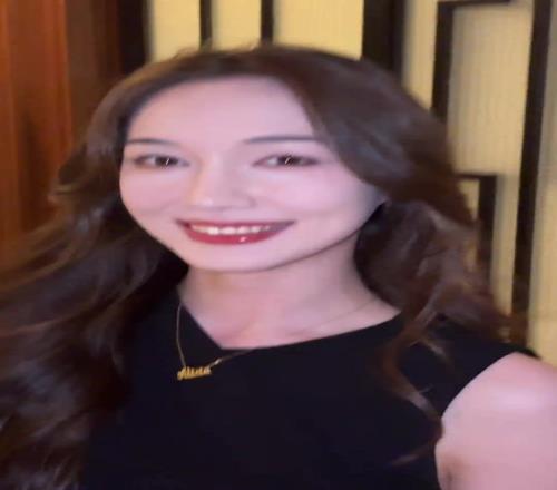 她确实漂亮啊！杨政女友孟雅芳：他镜头下的我