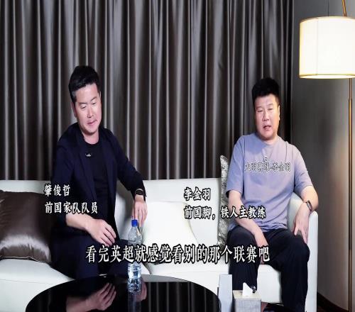 整两口！听李金羽的口音，感觉像沈阳拎着啤酒瓶聊天的下岗职工