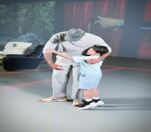 卡梅隆安东尼中国行！老友见面，这瓜包甜！