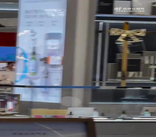 啊哈文班亚马居然来北京了这身高根本藏不住啊！