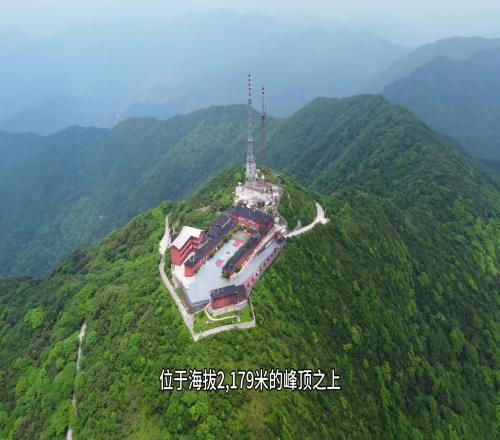 世界上最孤独的篮球场2179米的峰顶之上！黔东南最高峰
