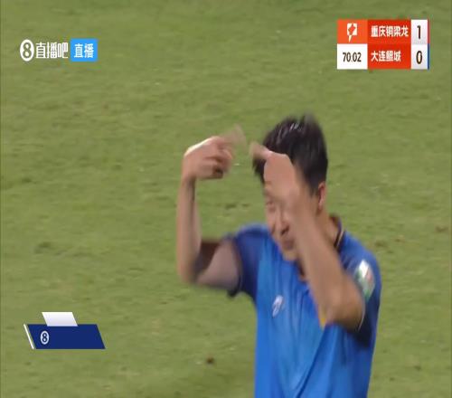弧线！中甲大连球员这脚任意球在天空中划出了一个C字！