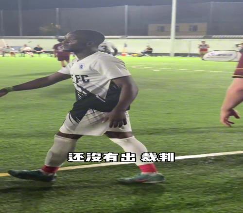 一开口就是地道老北京练足球真是苦，看看都给哥们儿晒成啥样了