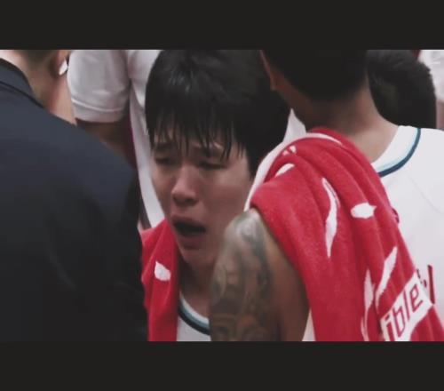 真的好胜！杨瀚森此前季后赛打得急哭了，如今努力打进了NBA！