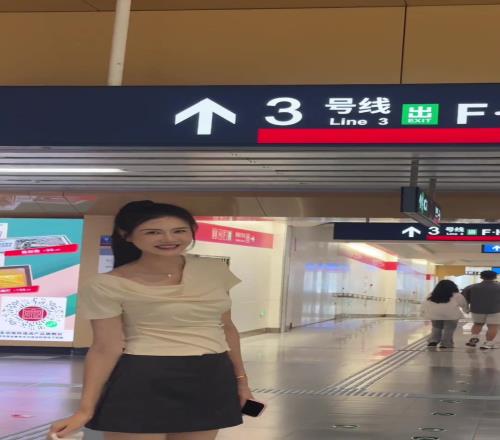 回头率老高了！前女篮国手许诺：两米女生沉浸式逛街好多人啊