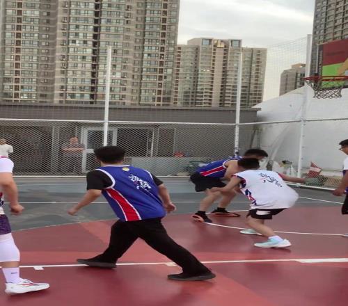 碟中谍2！这哥们怕是赌球了篮下居然连续这么多空位不进
