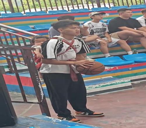 热爱和生活当中非要选一样的话我大概是选择了生活...