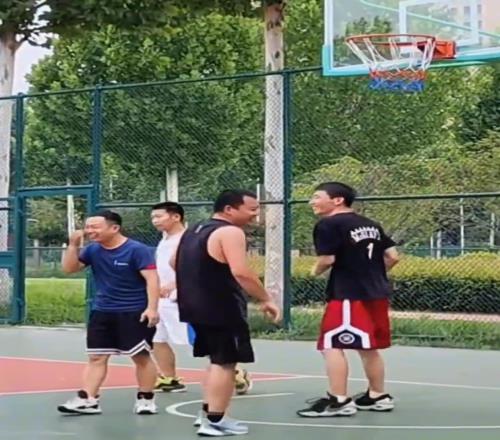 这是什么逆天球风野球场炸裂操作直接惊呆对手！